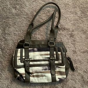 LAST CHANCE, CLOSET CLOSING!! Vera Wang Purse
